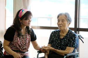 我那覇早苗さんインタビューの様子